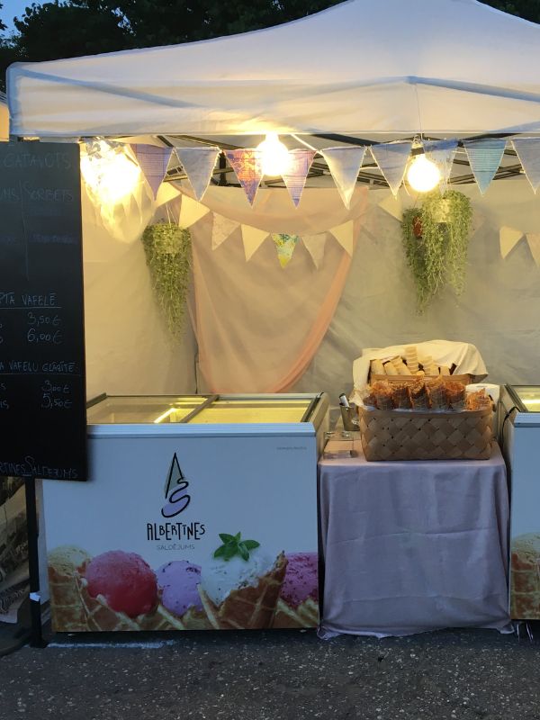 Albertīnes saldējums albertīnes saldējuma telts